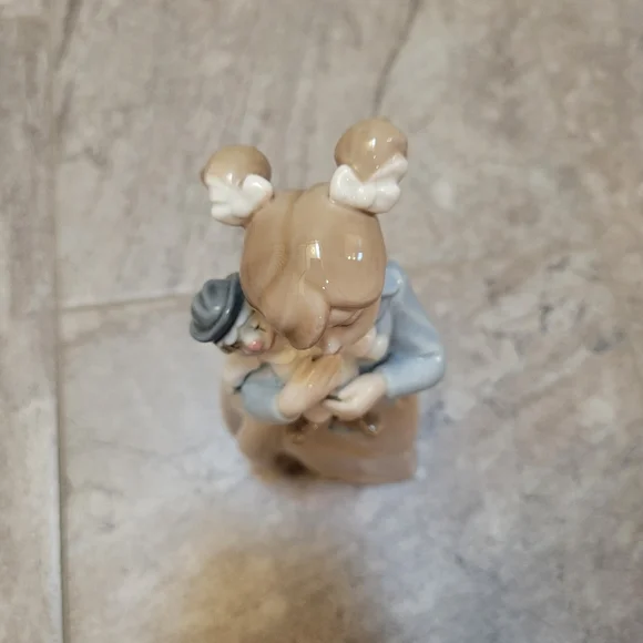 LLADRO NAO Figurine Girl With Clown Doll - Picture 3 of 8